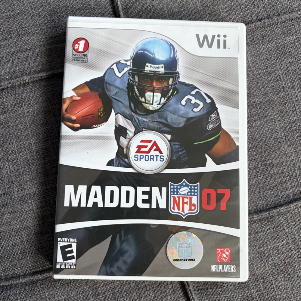 EA Sports Madden NFL 07 Wii Video Game - Blue/Black